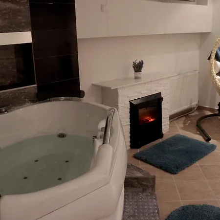 아파트 Renovated With Jacuzzi In 노비사드