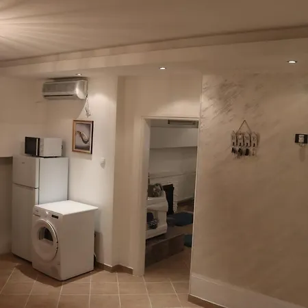 Renovated With Jacuzzi In