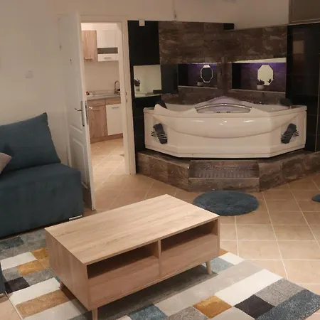 Renovated With Jacuzzi In *