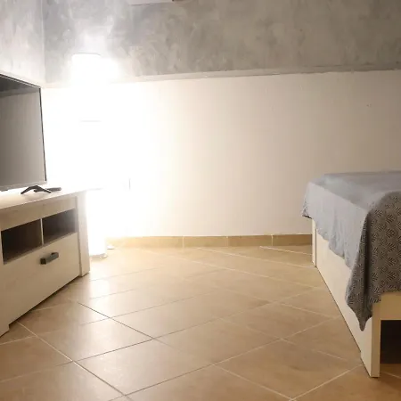 Renovated With Jacuzzi In *