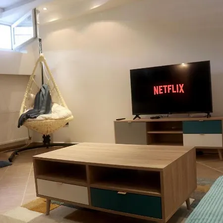 아파트 Renovated With Jacuzzi In *