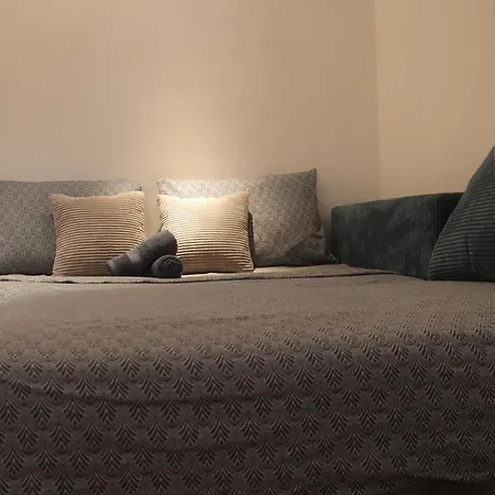 Renovated With Jacuzzi In * 노비사드