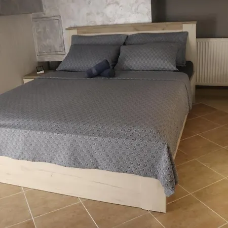 Renovated With Jacuzzi In 노비사드