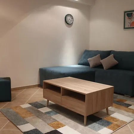 Renovated With Jacuzzi In 아파트